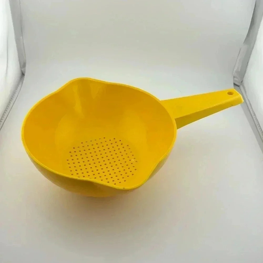 Vintage Tupperware 1 Quart Double Spout Strainer Colander Yellow 1200-9 USA Made